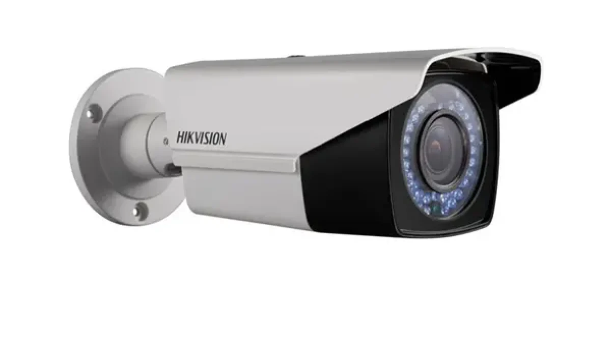 CAMARA DE SEGURIDAD HIKVISION BULLET ANALOGICA 720P (1 MP), LENTE VARIFOCAL 2.8-12MM, IR HASTA 40M, IP66, SALIDAS TVI/AHD/CVI/CVBS(DS-2CE16C0T-VFIR3F)